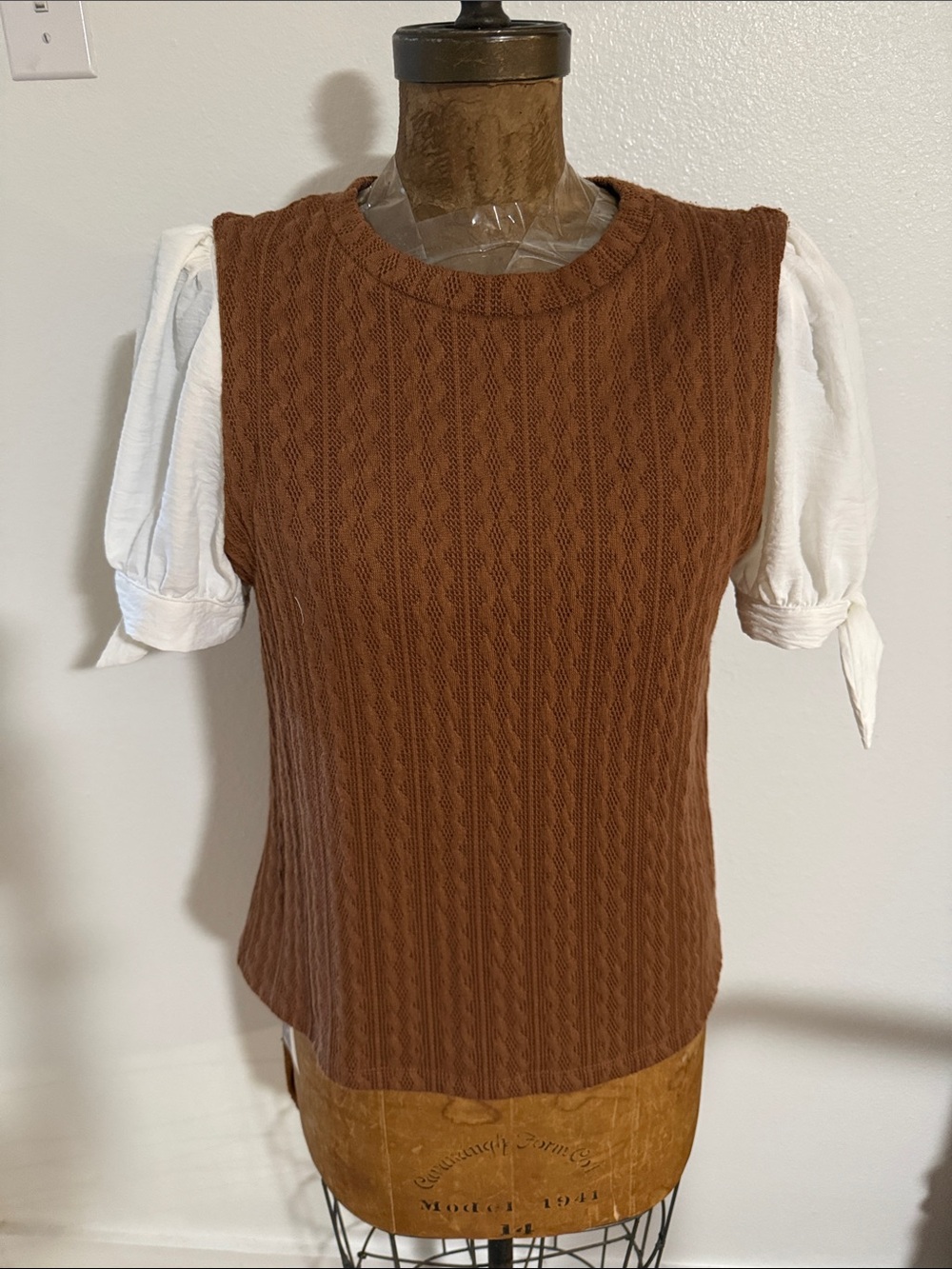 NWT Shol Beige Cable Knit Sleeveless Sweater Vest Top Size L